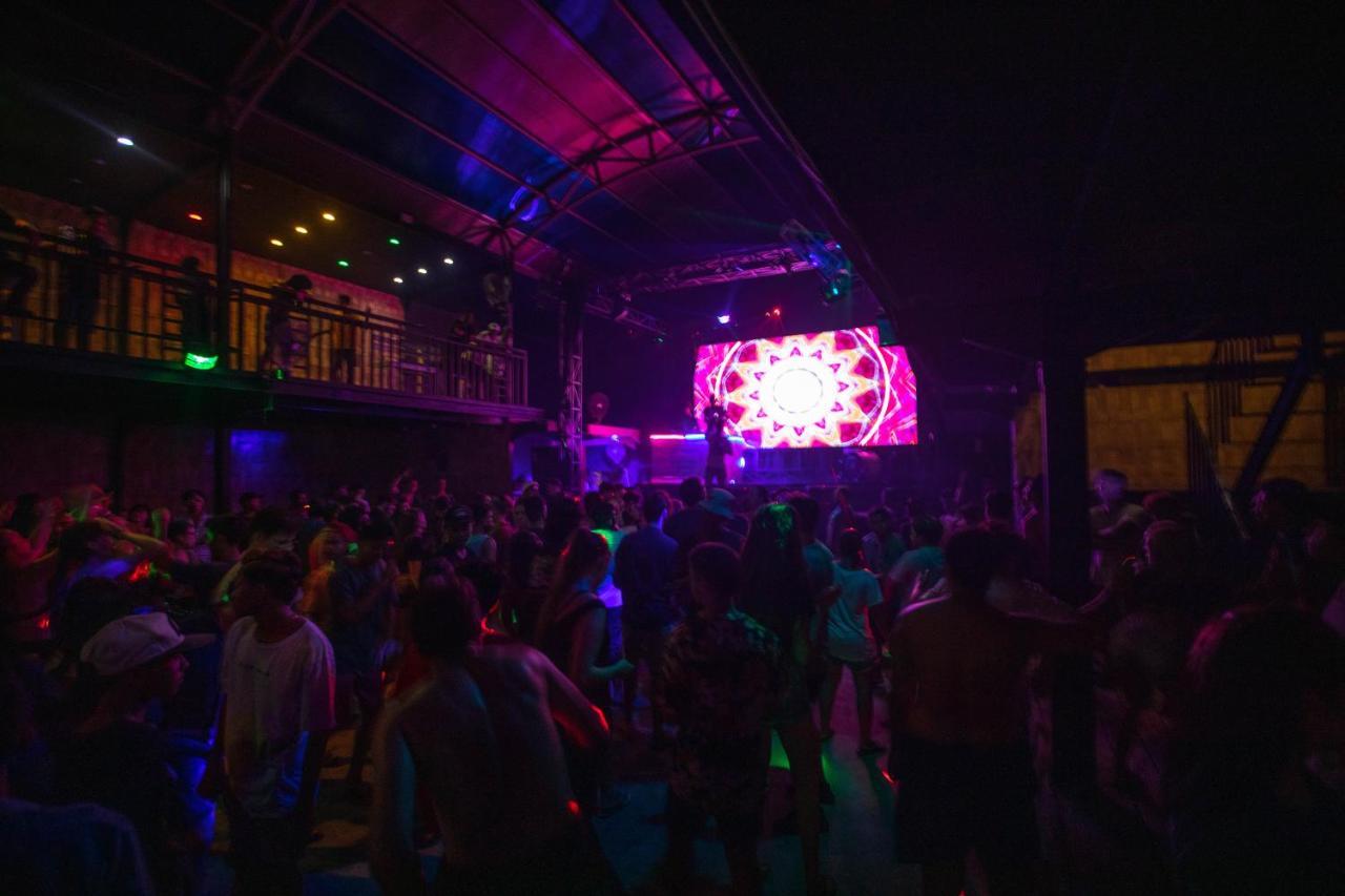Gili Sands Hotel & Bar Gili Trawangan Exterior photo